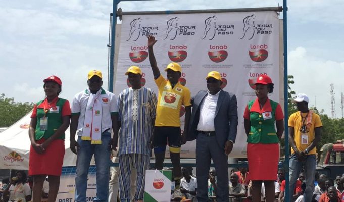 Tour du Faso 2019: le maillot jaune désormais sur les épaules du Rwandais Moïse Mugisha