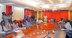 Burkina: le Premier ministre rassure des syndicats sur la réalisation de l’aéroport de Donsin
