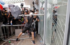 Manifestation à Hong Kong: « Les puissances occidentales (…) ne cessent d’apporter leur soutien aux émeutiers »