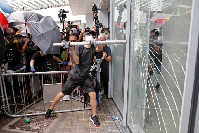 Manifestation à Hong Kong: « Les puissances occidentales (…) ne cessent d’apporter leur soutien aux émeutiers »