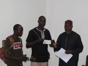 Burkina: des policiers et militaires radiés reçoivent leurs chèques