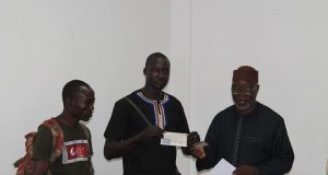 Burkina: des policiers et militaires radiés reçoivent leurs chèques