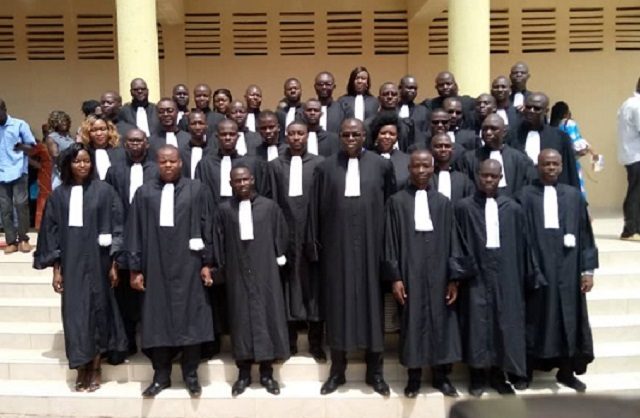 Photo de famille à la fin de la prestation de serment