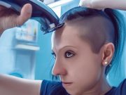 France: un père force sa fille à se raser la tête parce qu’elle a harcelé une étudiante luttant contre le cancer qui avait perdu ses cheveux