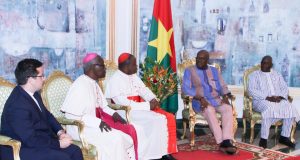 Burkina: un envoyé spécial du pape François chez Roch Kaboré
