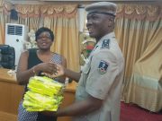 Ouagadougou : Canal Plus Burkina fait don de lots de gilets aux VADS