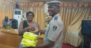 Ouagadougou : Canal Plus Burkina fait don de lots de gilets aux VADS