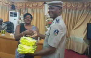 Ouagadougou : Canal Plus Burkina fait don de lots de gilets aux VADS
