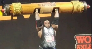 Burkina/Iron Biby: le coeur en deuil, mais les muscles battent des records