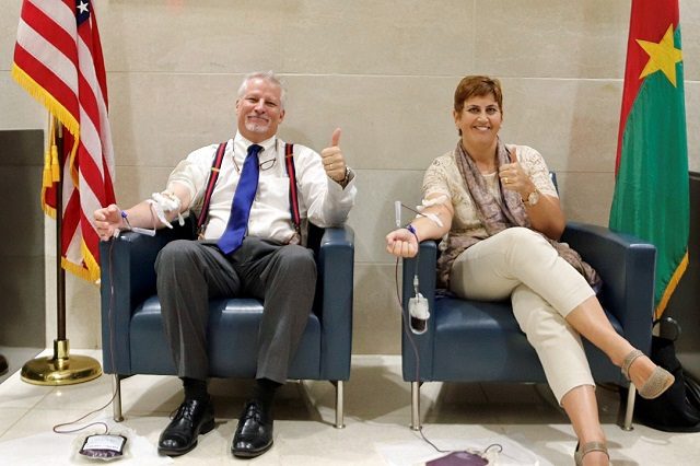 L'Ambassadeur des USA au Burkina Faso (à droite) et sa collègue du Canada