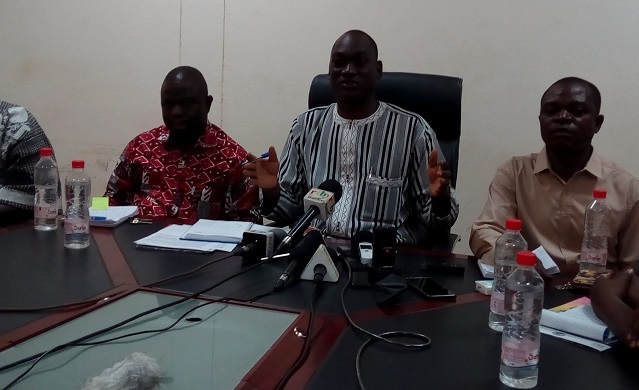 Le Directeur général de l'INSD, Boureima Ouédraogo habillé en Faso Dan Fani