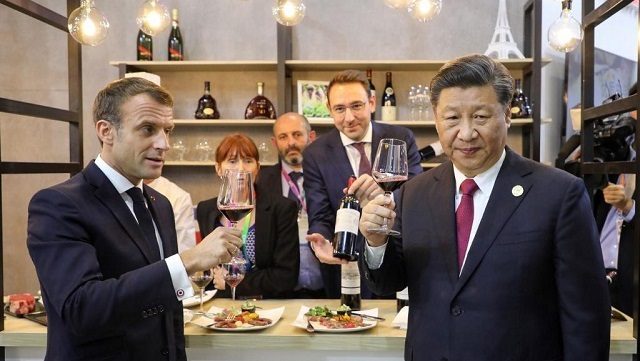 Les présidents Emmanuel Macron et Xi Jinping à l'ouverte d'une foire à Shangaï (Photo AFP)