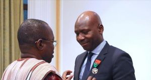 Banque mondiale: Cheick Kanté, représentant résident élevé au rang d’Officier de l’Ordre de l’Etalon