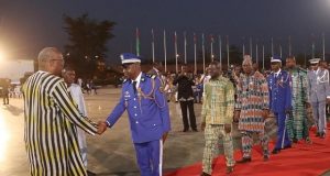 Burkina: le mérite de 978 personnes reconnu
