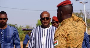 Burkina: Roch Kaboré échange avec le commandant du 31è RIC