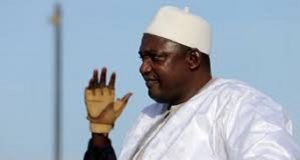 Gambie: Adama Barrow a-t-il joué avec le feu?