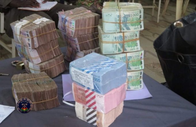 Burkina: la police à la recherche d’un présumé voleur de 336 millions FCFA