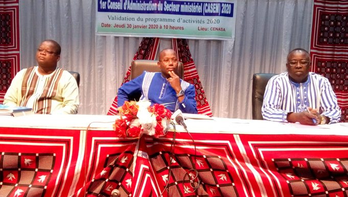 Burkina: sur 56 points de revendications de la CNSE, «39 ont été réalisés» (ministre)