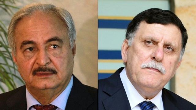 Le maréchal Khalifa Haftar et le Premier ministre du gouvernement basé à Tripoli, Fayez el-Sarraj, Fethi Belaid, Khalil Mazraawi (AFP)