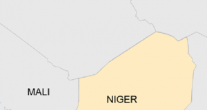 Niger: le président limoge sa hiérarchie militaire avant de s’envoler pour Pau