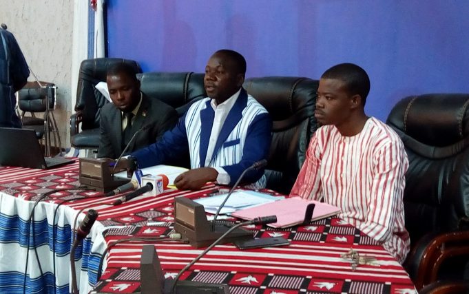 Burkina: des travailleurs dénoncent «la distribution abusive des passeports diplomatiques»