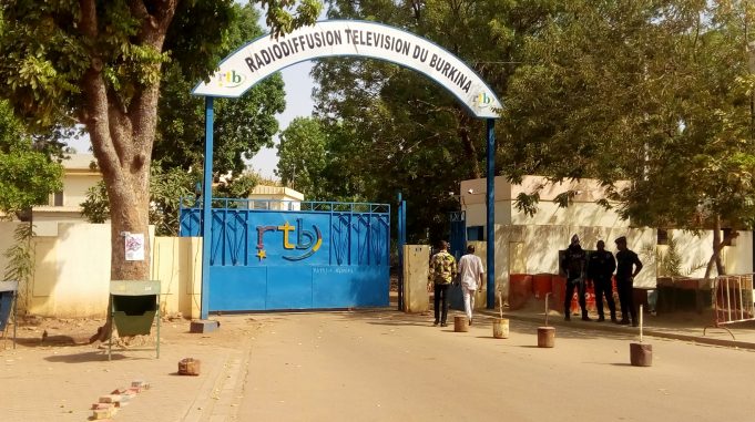 Sit-in des médias publics burkinabè: le SYNATIC dénonce le «déploiement» de la police