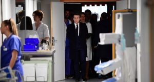 Coronavirus en France: «On a devant nous une épidémie» (Emmanuel Macron)