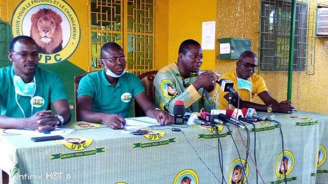Dr Steve Léonce Zoungrana (2e à droite) a été le principal orateur au cours de la conférence de presse