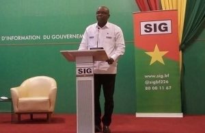 Couvre-feu au Burkina: le gouvernement «solidaire» des FDS accusées de «bavures»