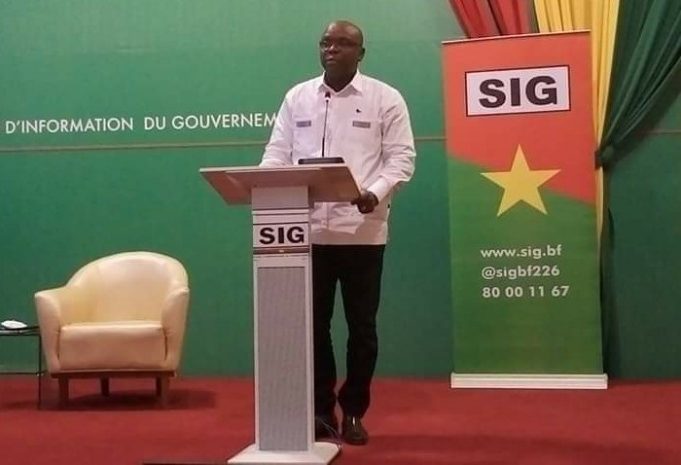 Couvre-feu au Burkina: le gouvernement «solidaire» des FDS accusées de «bavures»