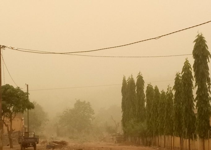 Burkina: Gaoua sous une nappe de poussière