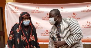 Covid-19: la Fondation Nikiéma Arouna donne des vivres à des commerçantes de Larlé