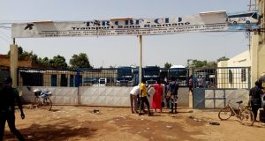Covid-19 au Burkina: Bus attendent voyageurs, trois jours après la reprise du trafic