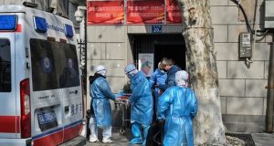Covid-19: le variant Delta pousse au durcissement des mesures dans le monde (RFI)