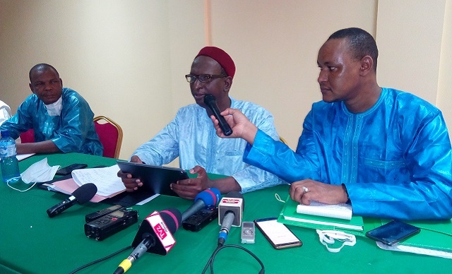 En bonnet, Amadou Sidibé, président de Tabital Pulaaku