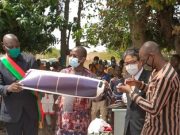 Burkina: le soleil éclaire les nuits à Tanghin Dassouri