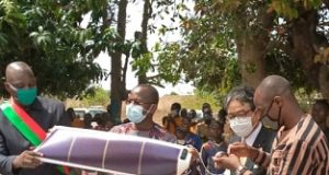 Burkina: le soleil éclaire les nuits à Tanghin Dassouri