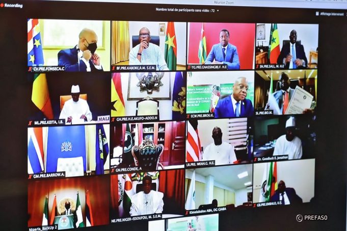 Mali: les opposants sous menace de sanctions de la CEDEAO