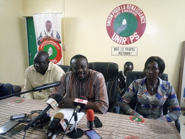 Me Bénéwendé Sankara devant les micros