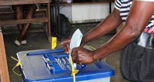 Zimbabwe et Gabon: mêmes élections, mêmes effets!