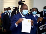 Côte d’Ivoire: Ouattara dépose son dossier de candidature à la CEI, Soro réagit par un tweet