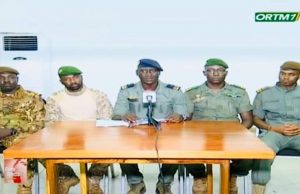 Mali: les putschistes appellent à une transition politique civile