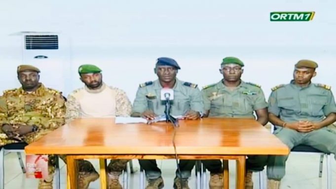 Mali: les putschistes appellent à une transition politique civile