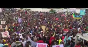 VIDEO: manifestation exigeant la démission de IBK
