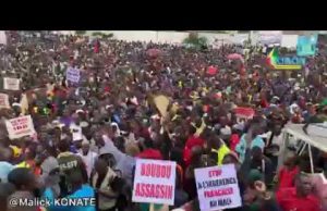 VIDEO: manifestation exigeant la démission de IBK