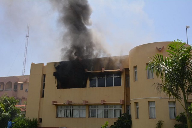 Assemblée nationale burkinabè en flammes