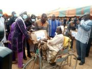 Ouagadougou: l’épouse de Roch Kaboré aux côtés des personnes vulnérables