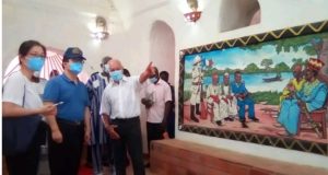 L’ambassadeur de Chine LI Jian visite le Musée Rayimi de Issouka à Koudougou