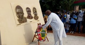 An 33 de l’assassinat de Thomas Sankara: Roch Kaboré dépose une gerbe de fleurs en mémoire du père de la révolution