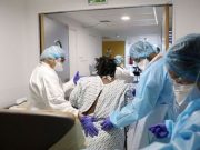 Covid-19: des agents de santé positifs mais toujours en poste
